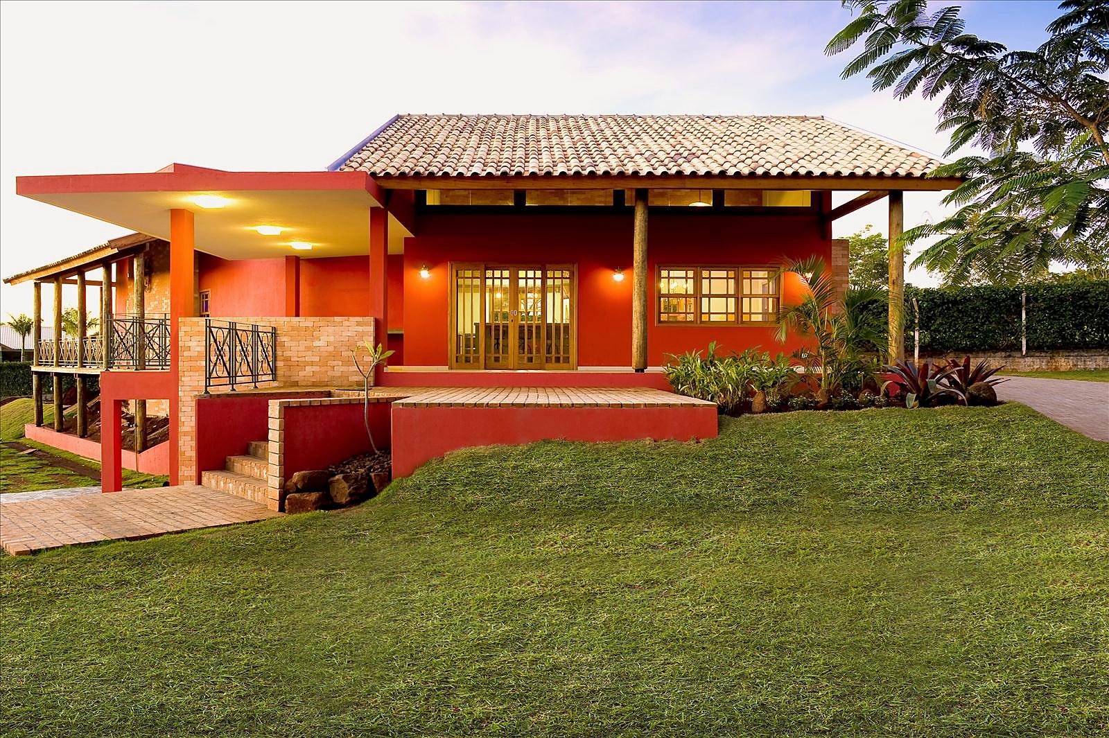 Bay-window e vidros personalizados em residência — Maringá PR